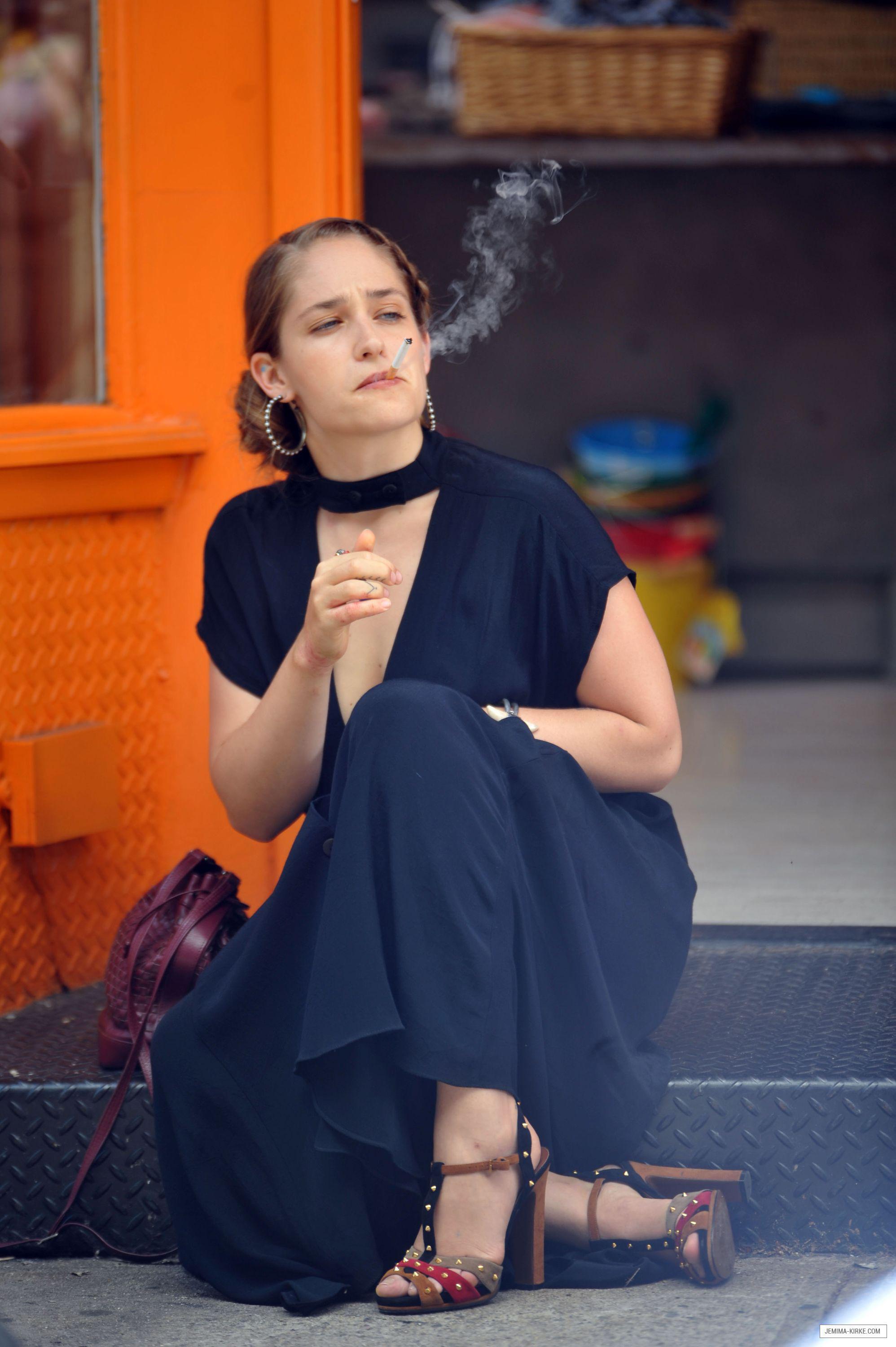 Jemima Kirke Scrolller