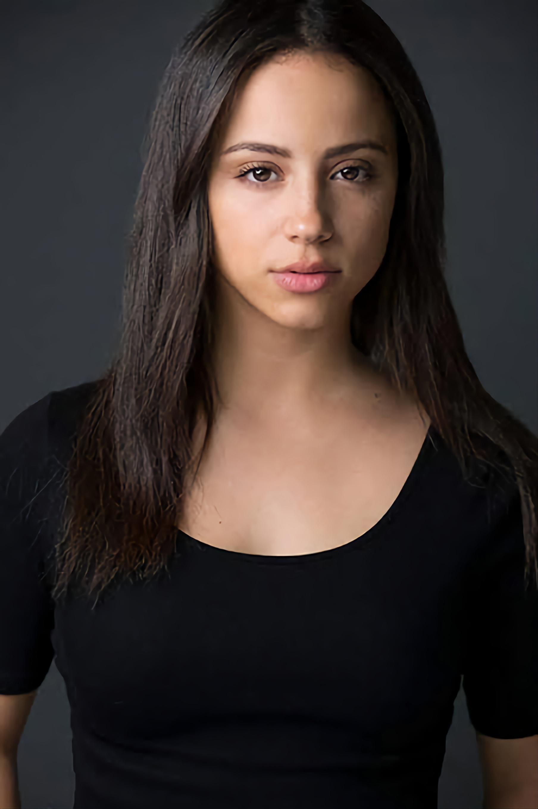 Spotlight On Kiana Madeira: The Secret To Her Hollywood Success! - cgx76hy