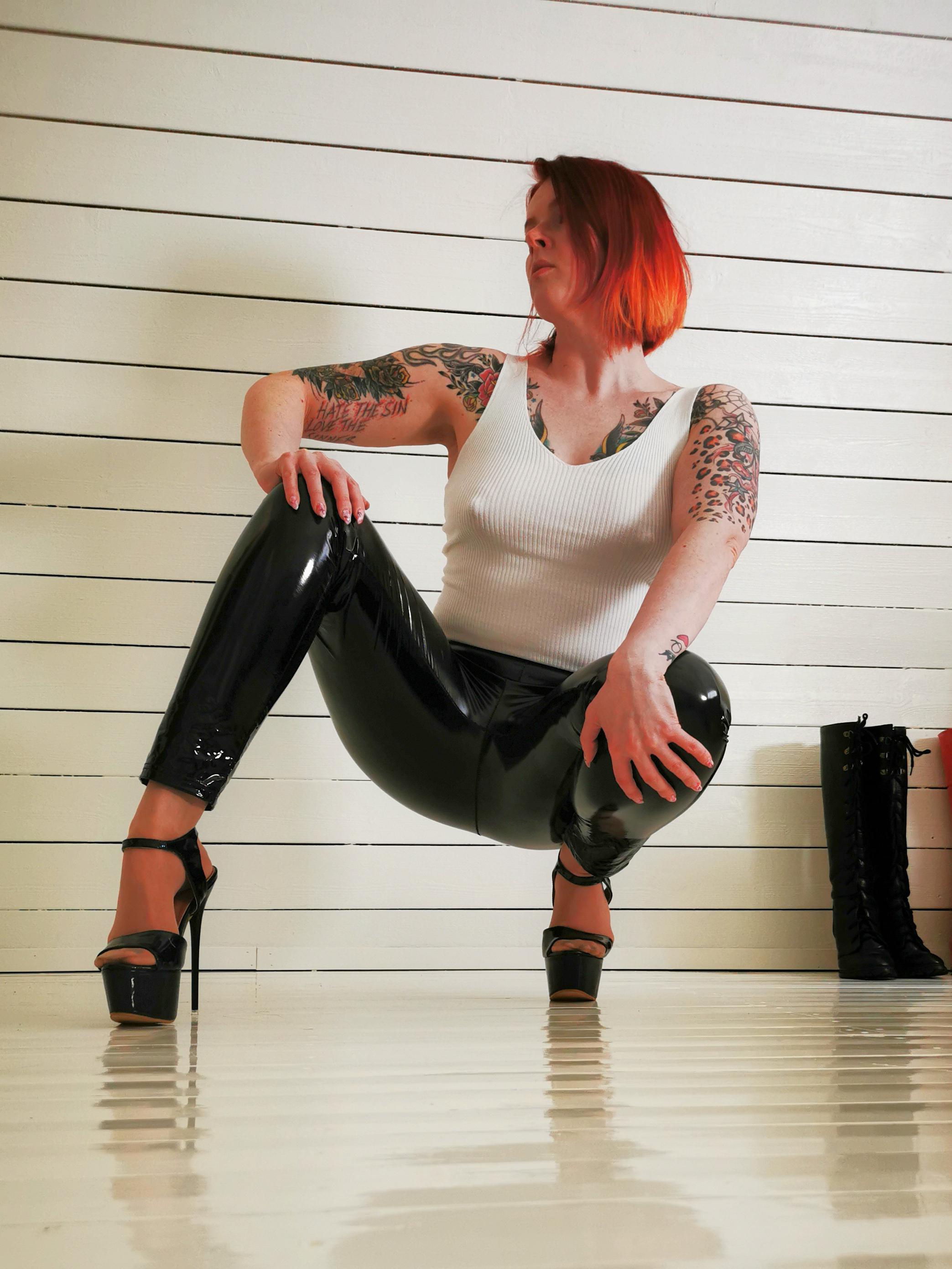 latex-is-sexiest-way-to-dress-scrolller