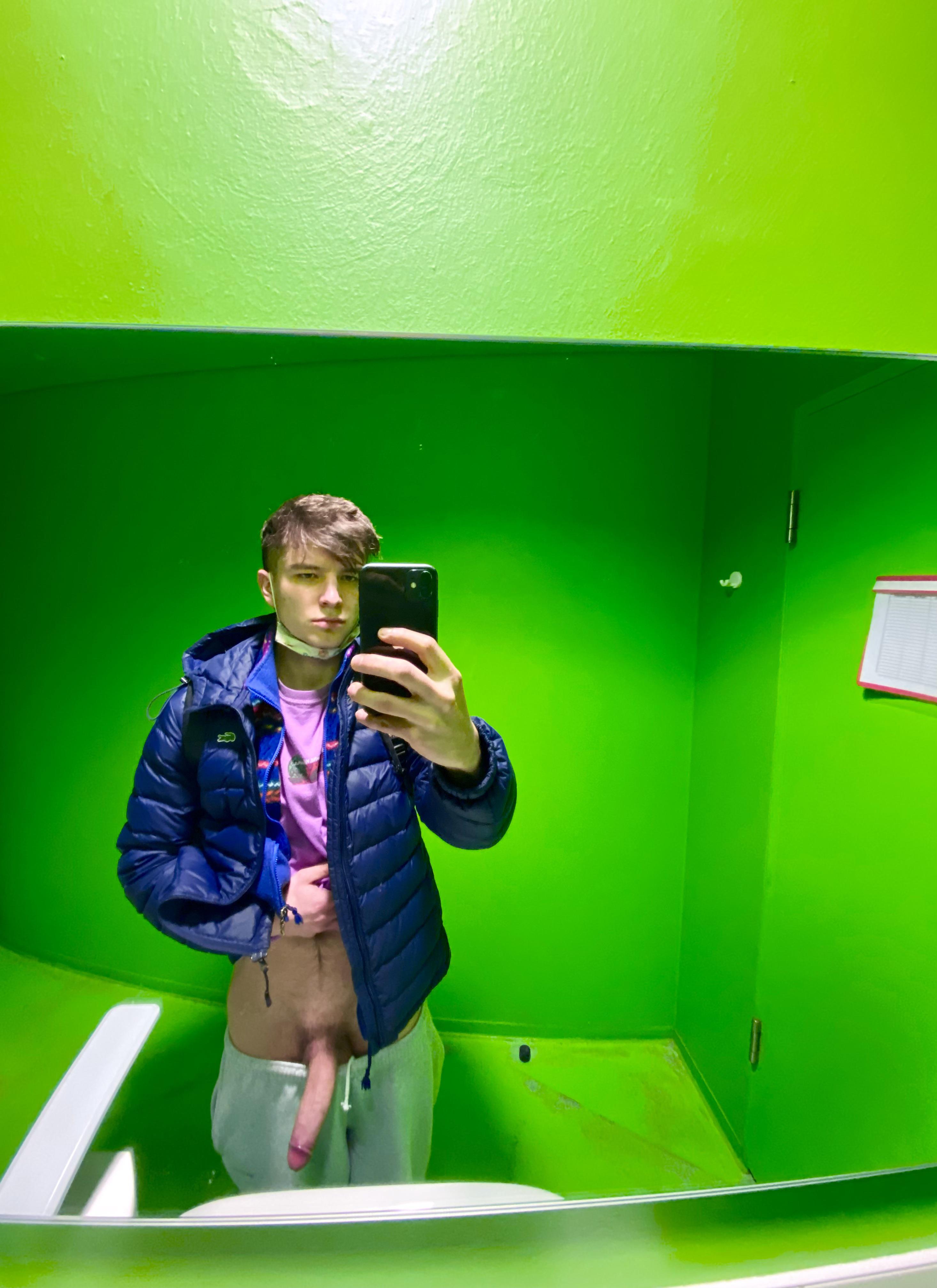 Let’s take a break on the toilet Scrolller