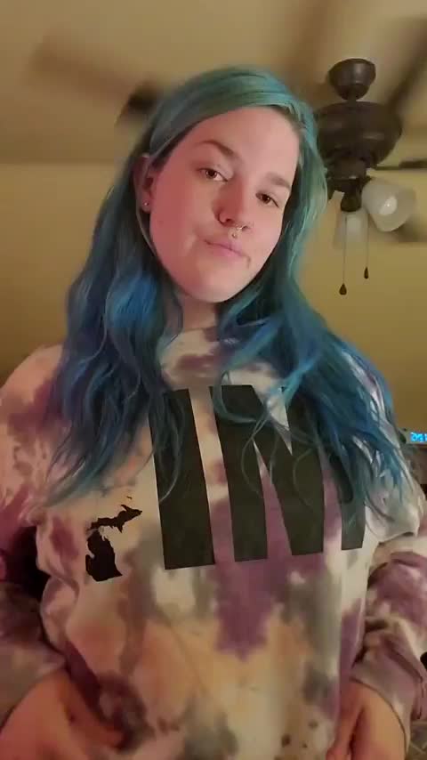 Little boob drop for the night 👀 sweet dreams😘 Scrolller