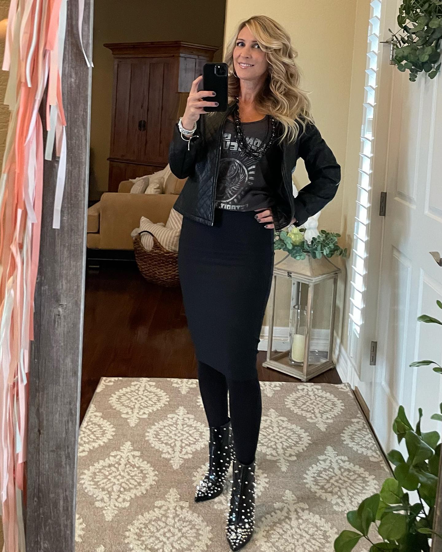 MILFY Black on Black Look | Scrolller