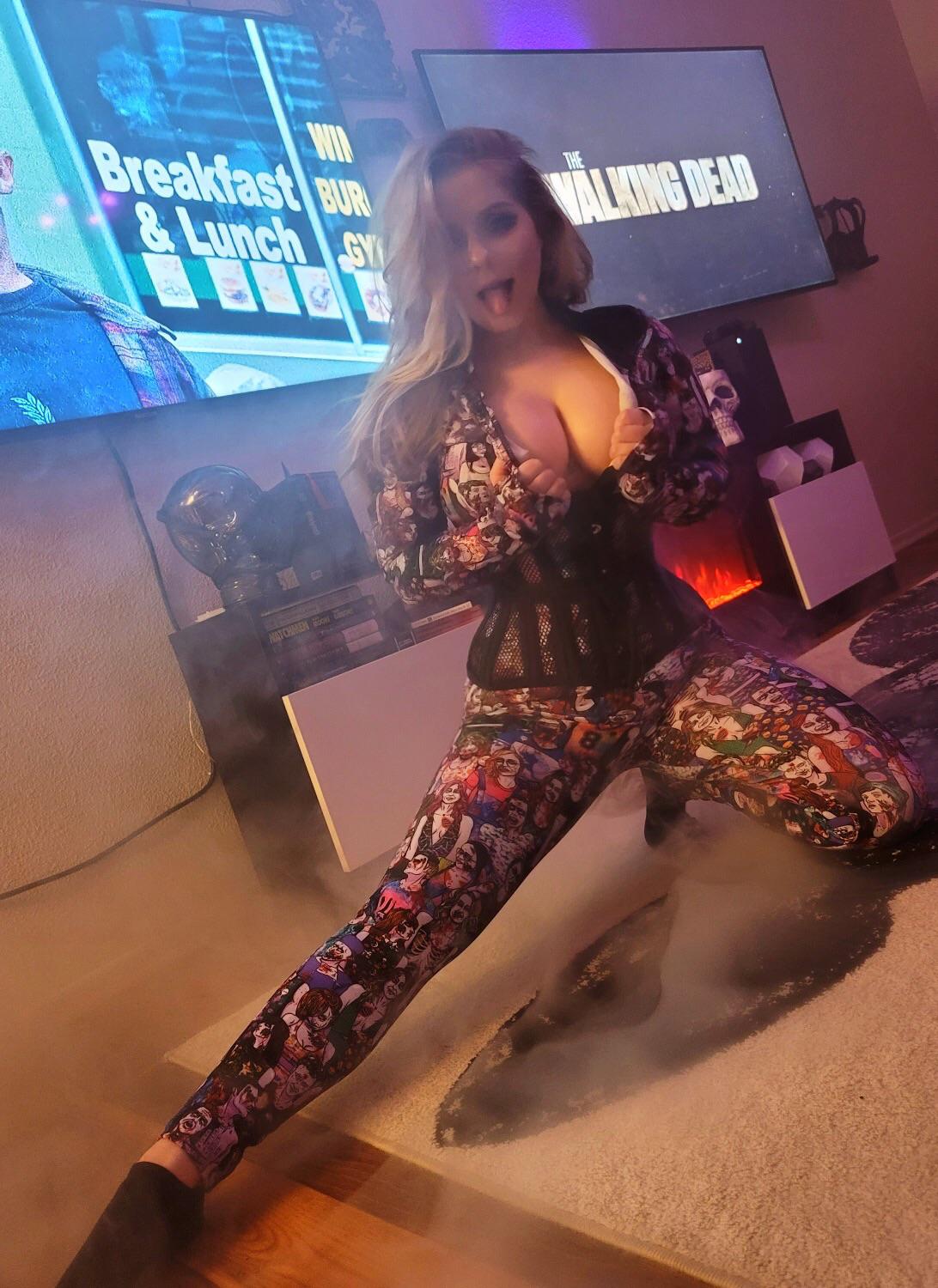 New Zombae set up on my OF! Go see my favorite photo shoot so far and 