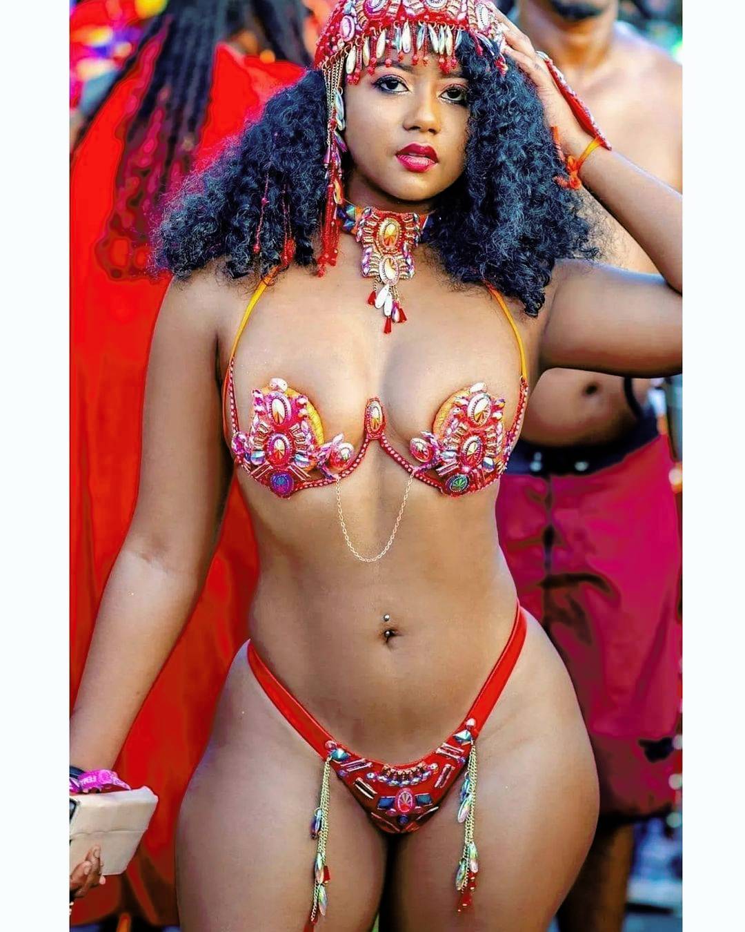 Nikita Guevara 🤩 Scrolller