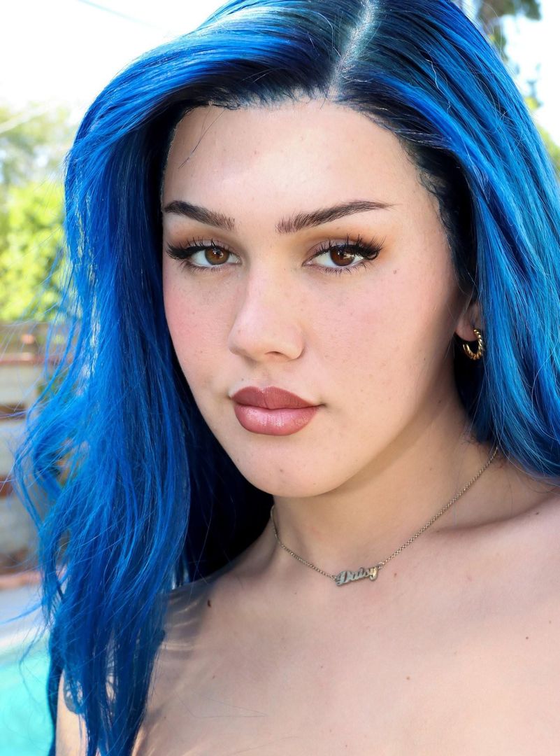 Aubrey Kate | Scrolller