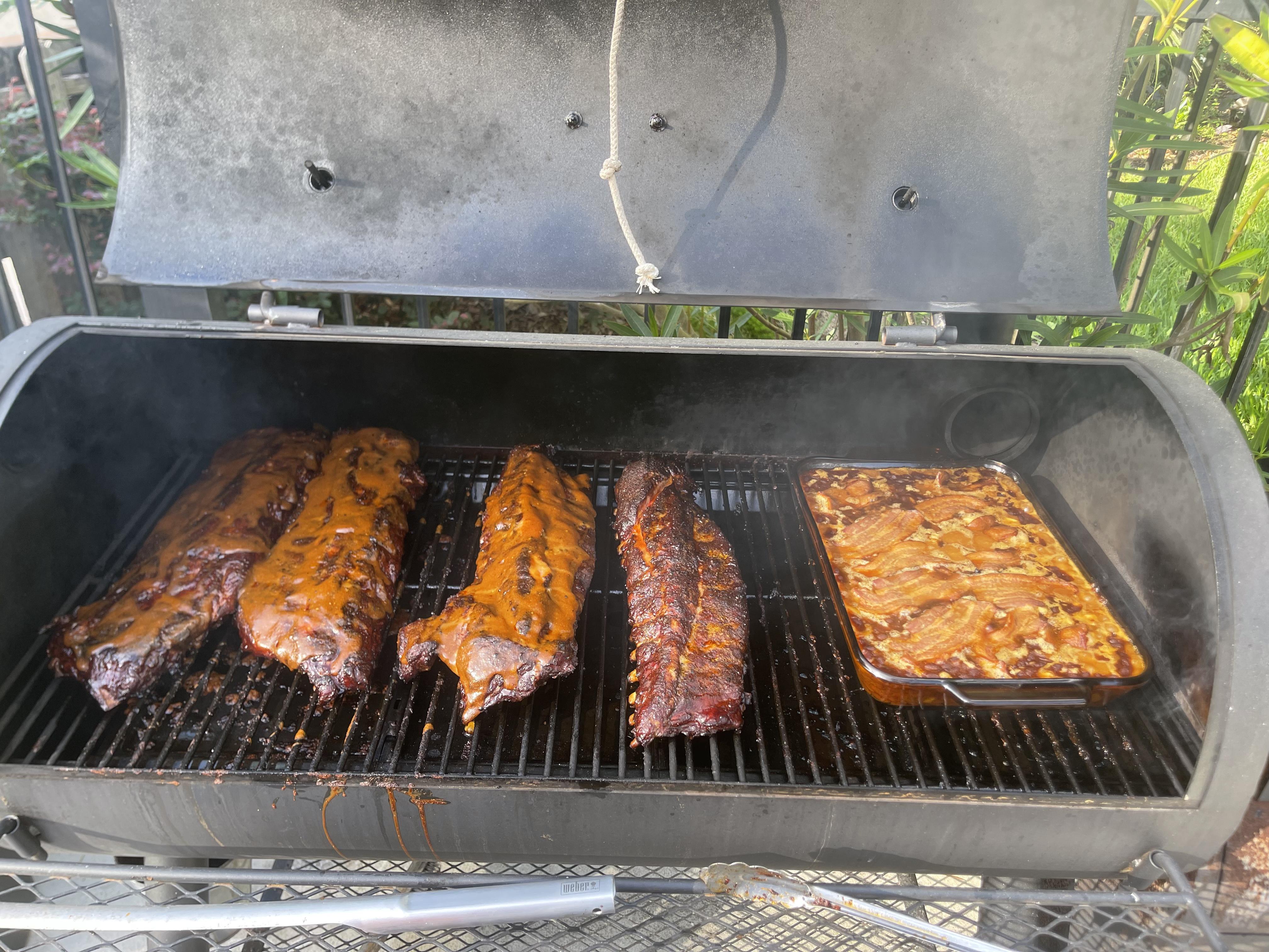 Ribs and baked beans Scrolller