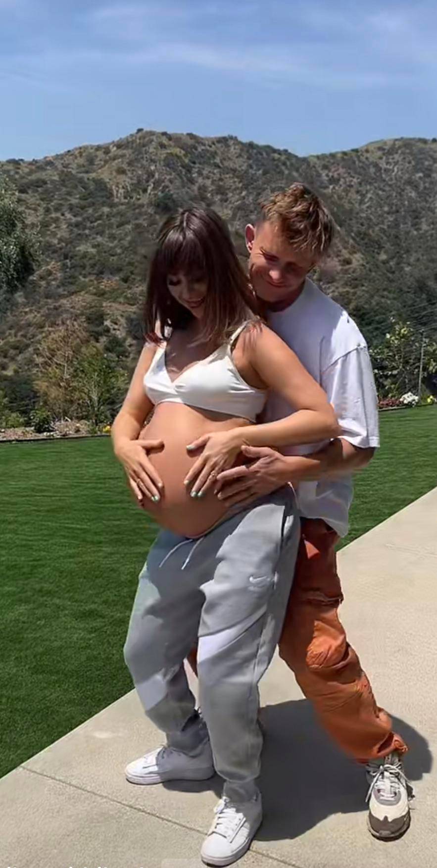 Riley has announced that the birth will be streamed live on the ...
