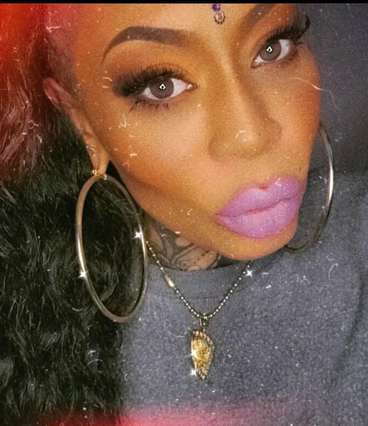 Secret deesires with the pink lips Scrolller