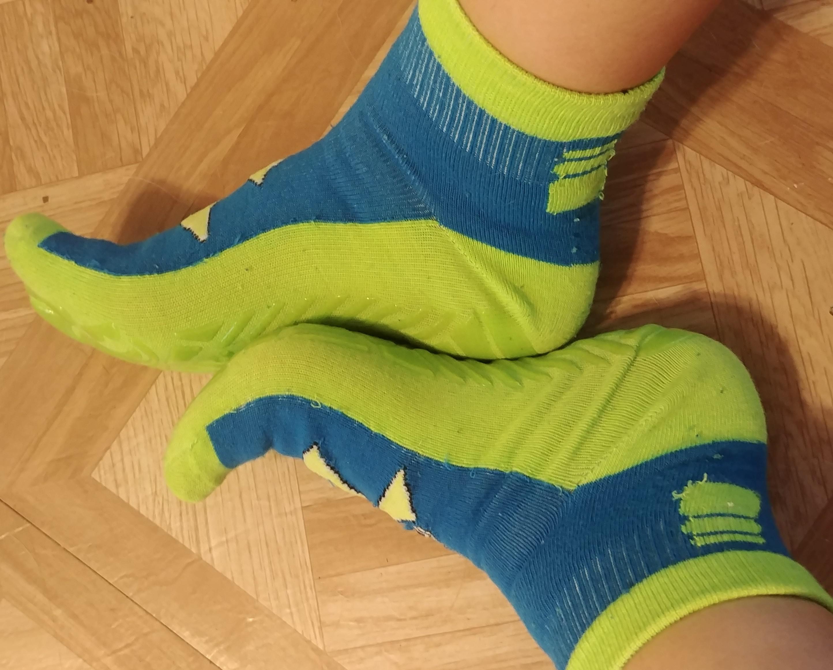 [selling] smelly server/gym socks ready to be worn for you! start your wear today! Scrolller