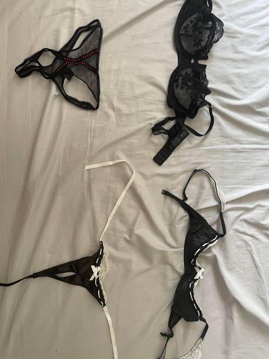 Sisters lingerie Scrolller