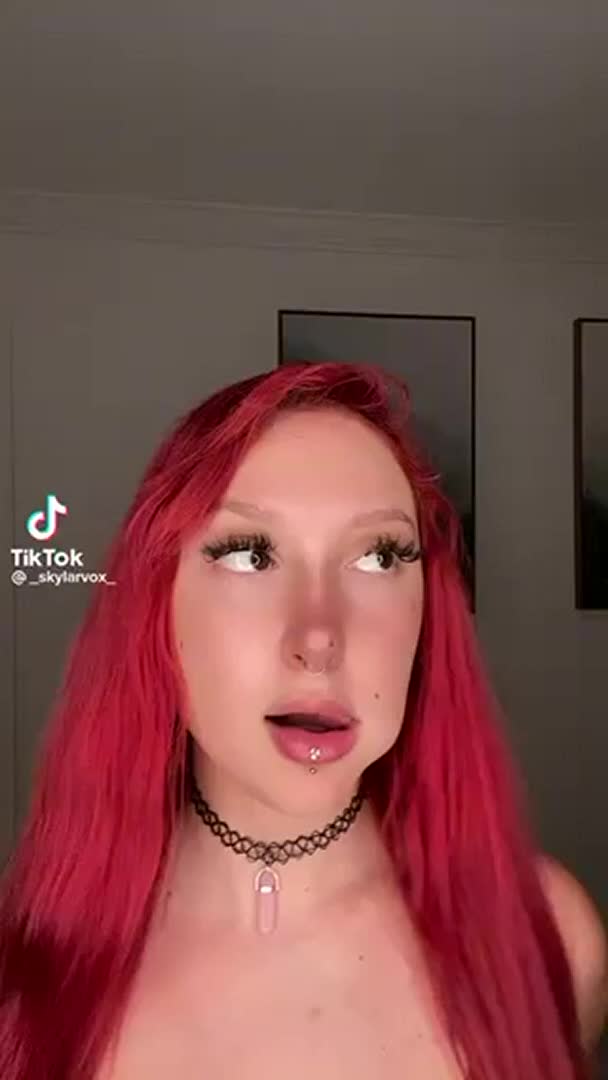 Skylar jiggling her huge tits Scrolller