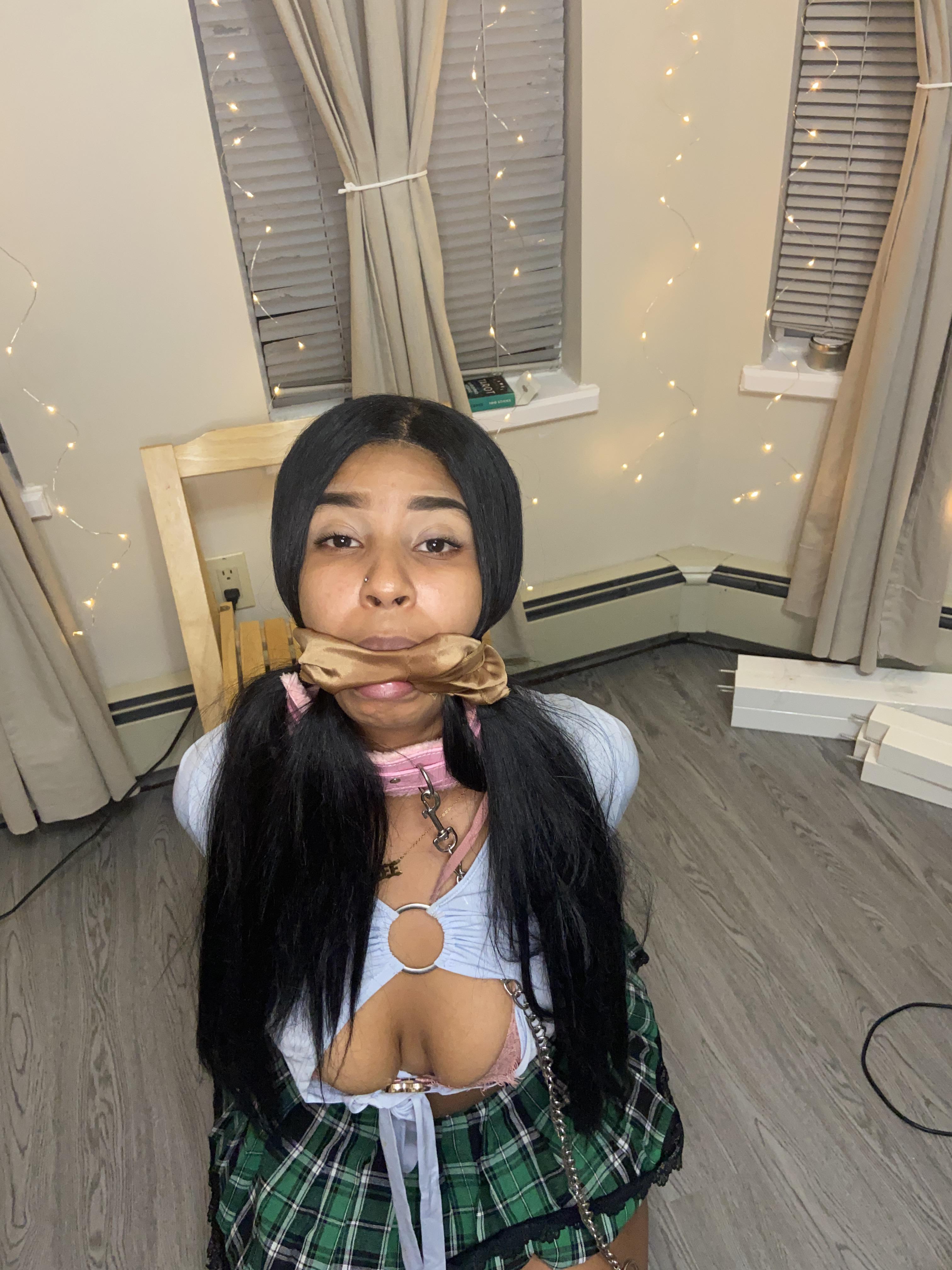 submissive (f) | Scrolller