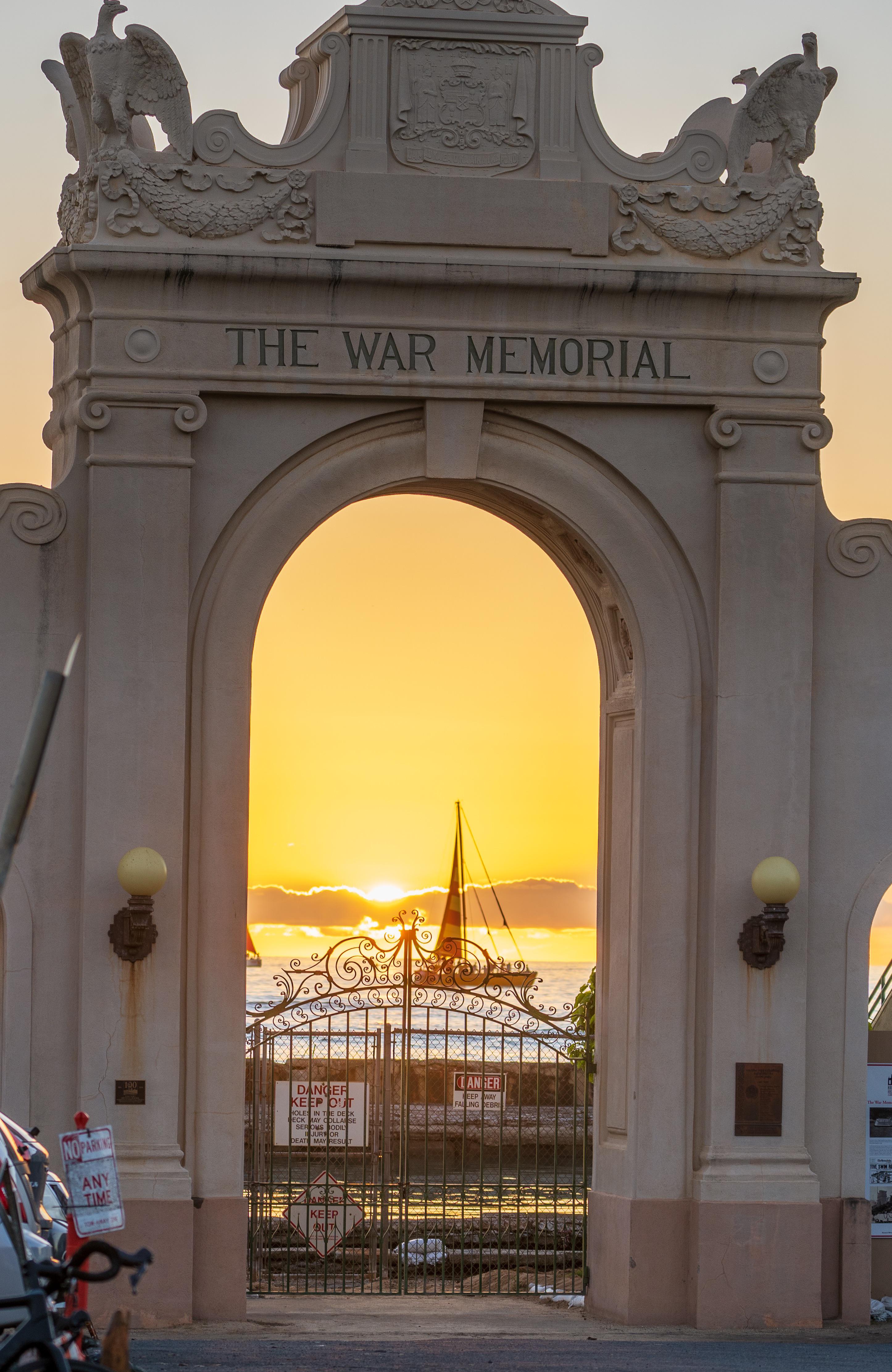 sunset-at-the-war-memorial-scrolller