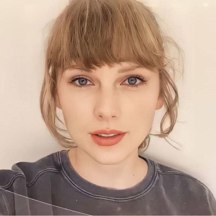 Taylor Swift | Scrolller