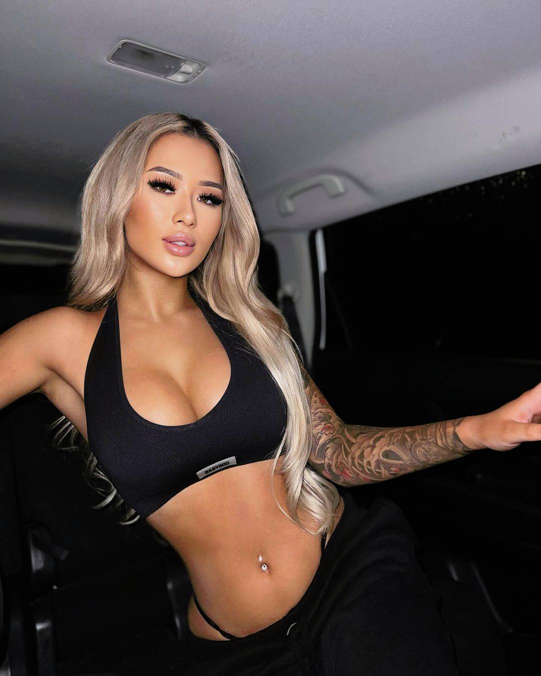 Tight perfect body Scrolller 