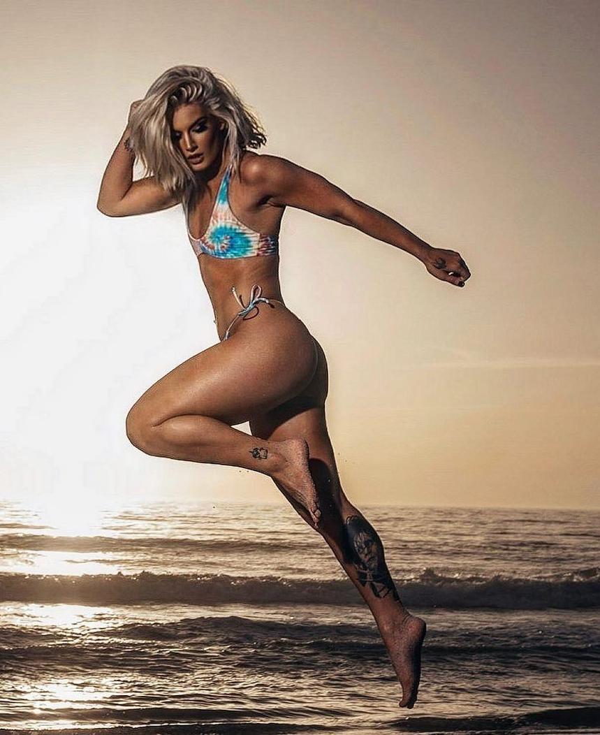 Toni Storm Scrolller