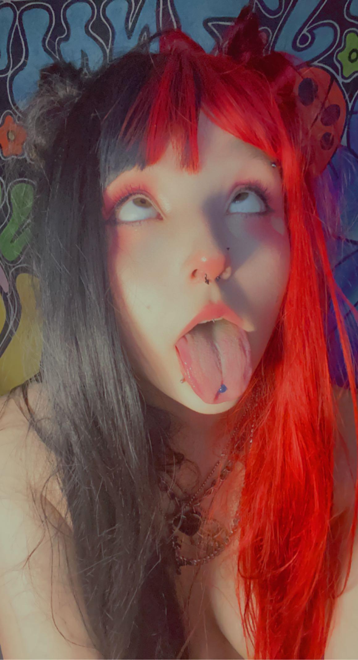 Use my mouth as a glory hole 💋 Scrolller