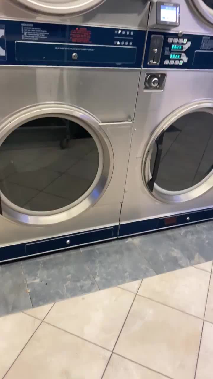 Flashing in the public laundromat ???? Sc