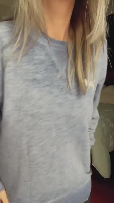 Watch my milf tits drop 😏 | Scrolller