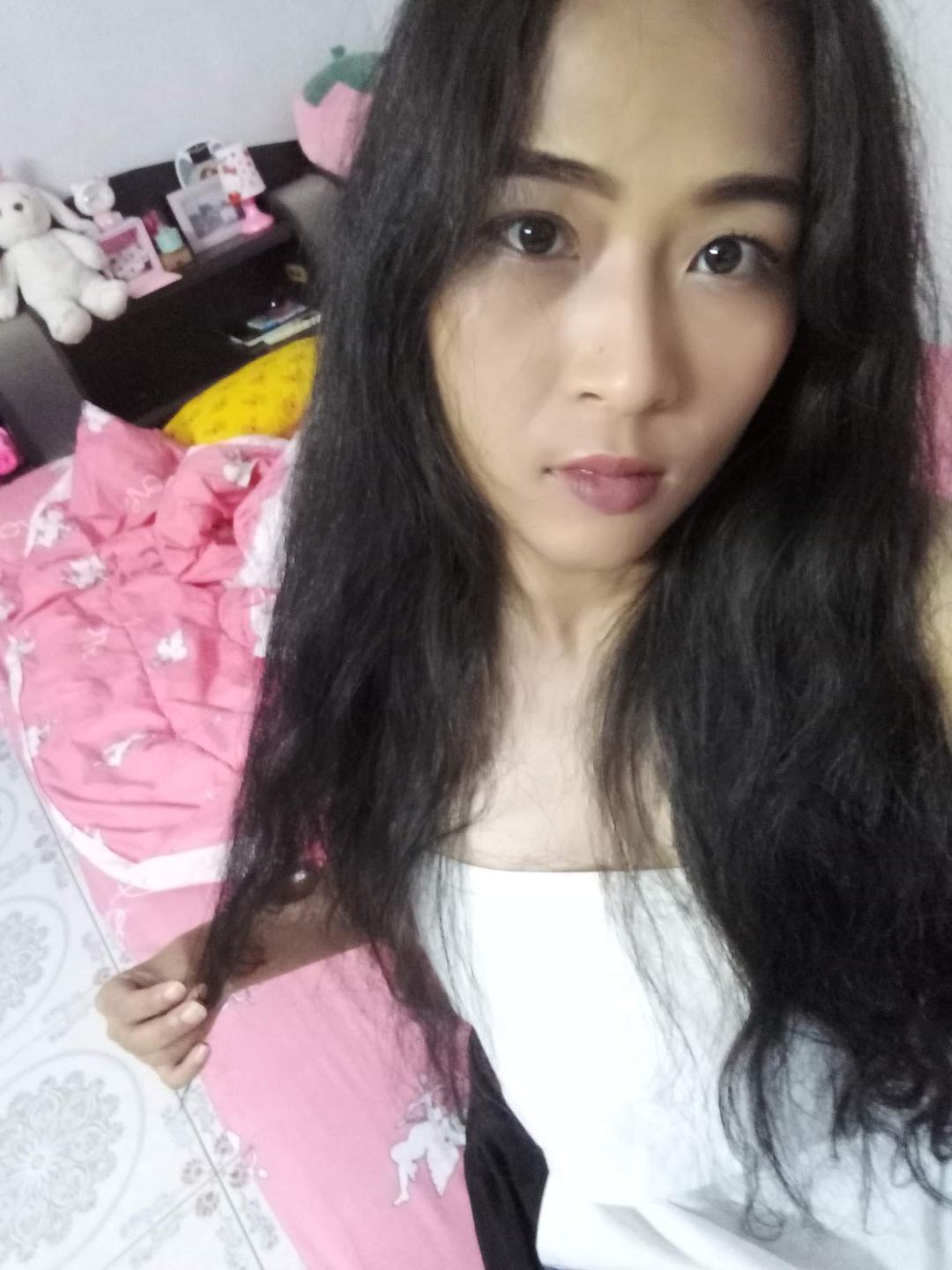 Who Wants To Cum On My Asian Girls Face Pic Let Us See Your Cum On Her Scrolller