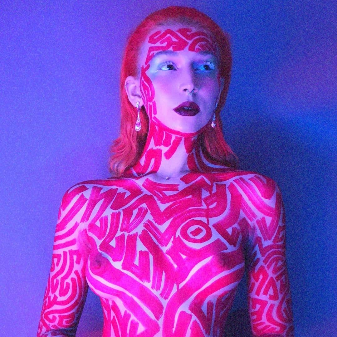 Do you want me to kiss you? Scrolller