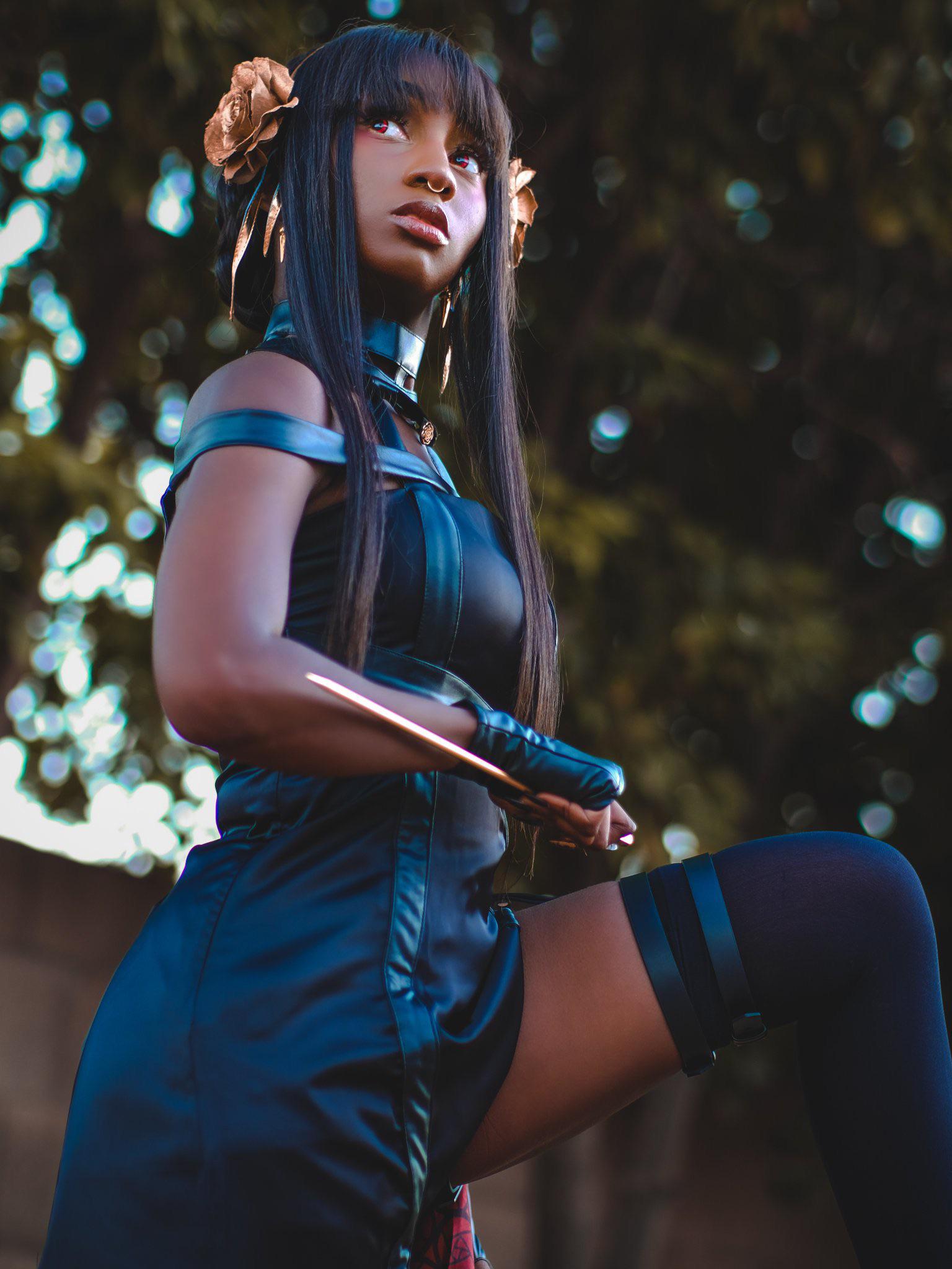 Yor Forger - (Cosplay by @JaharaJayde) Scrolller