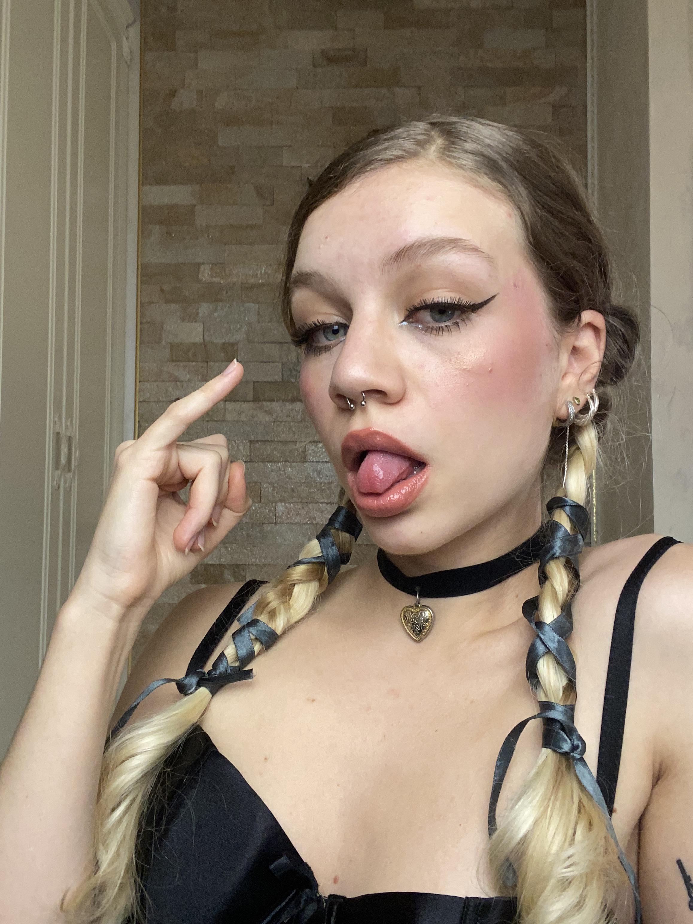 My Pinky Is Bigger Than Your Tiny Dick So Check Comm For Humiliation my-pinky-is-bigger-than-your-tiny-dick-so-check-comm-for-humiliation
