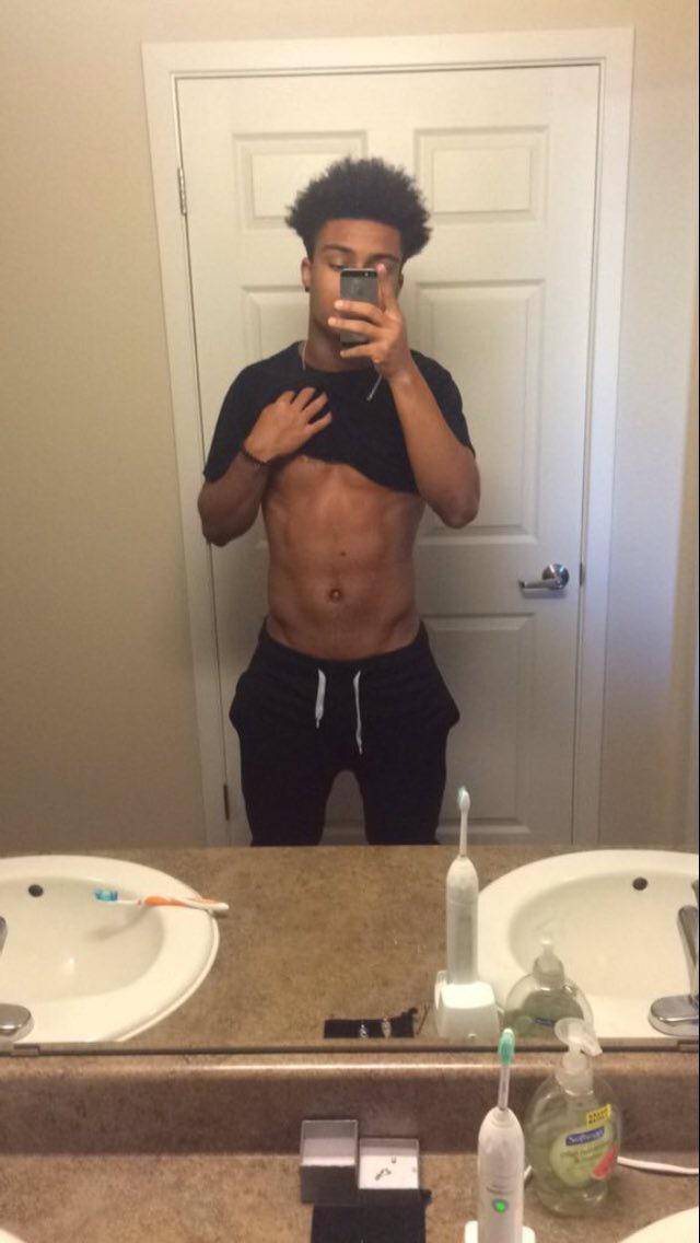19 looking for bbc to jerk off with snap: pierry306 Scrolller