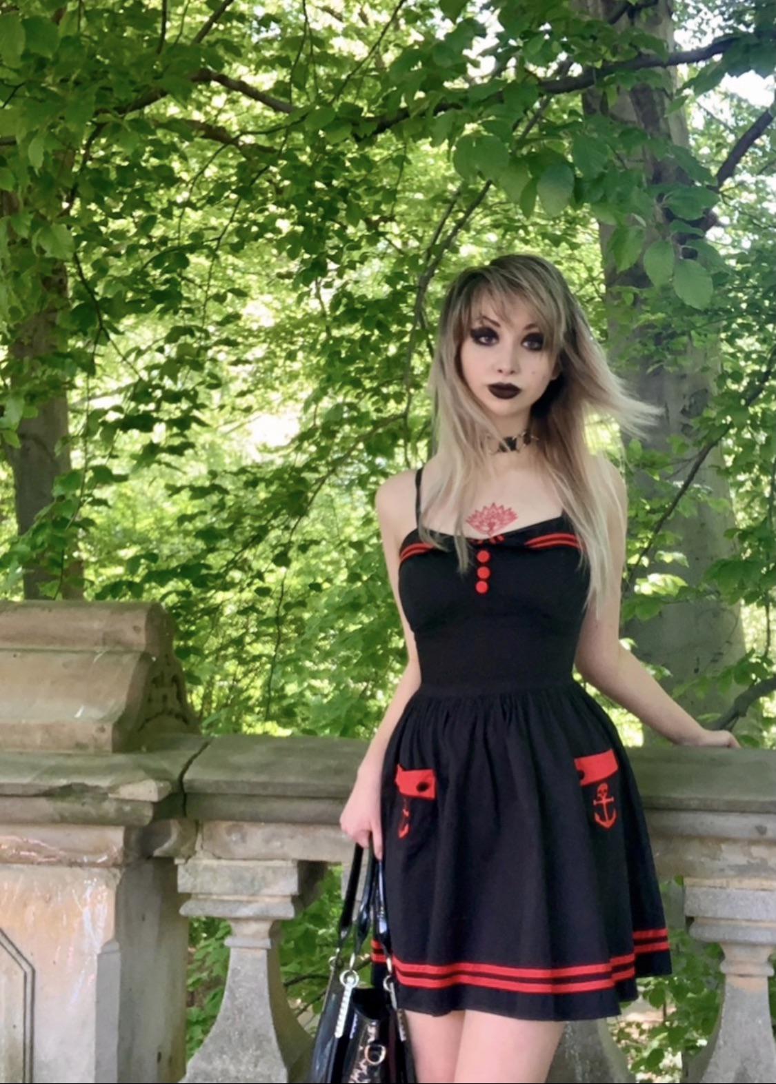 (19F) I need more goth friends | Scrolller