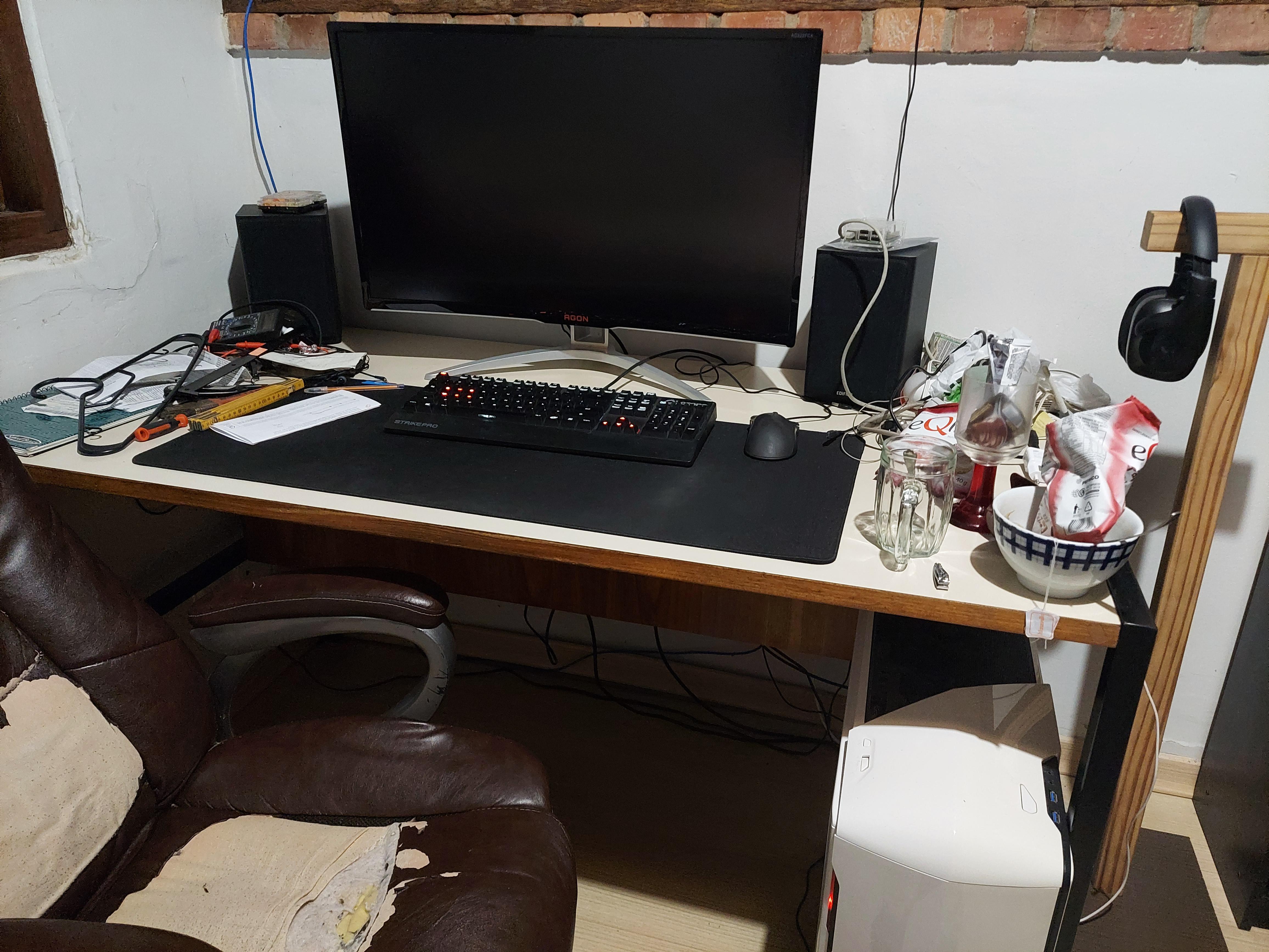 A more realistic gaming setup. At least I hope I'm not the only messy ...