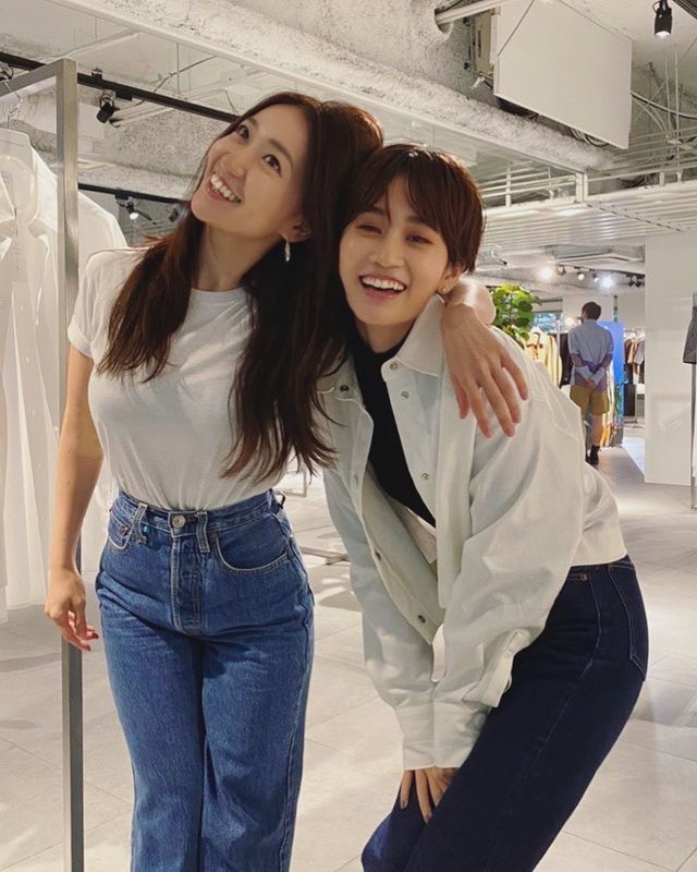 Acchan shares a photo of when she met Yuko by coincidence at a recent ...