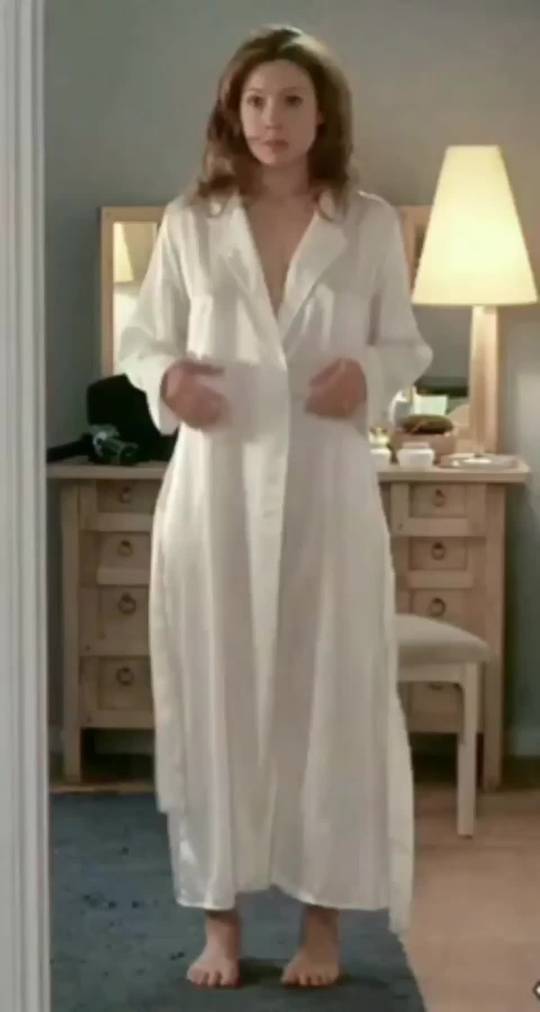 Alex Kingston frontal plot from 'Essex Boys' Scrolller