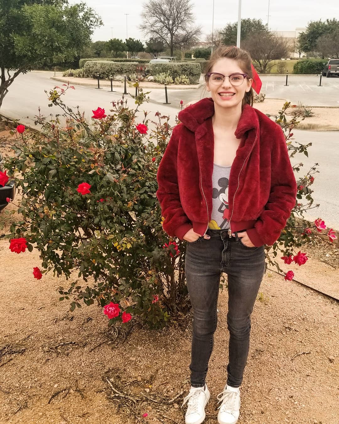 Alice March Nerdy Real Glasses In A Park Scrolller