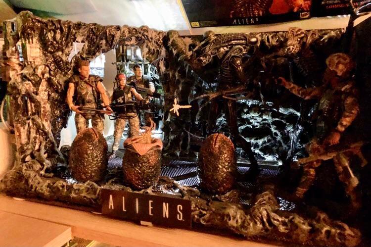 Aliens diorama with Neca figures | Scrolller
