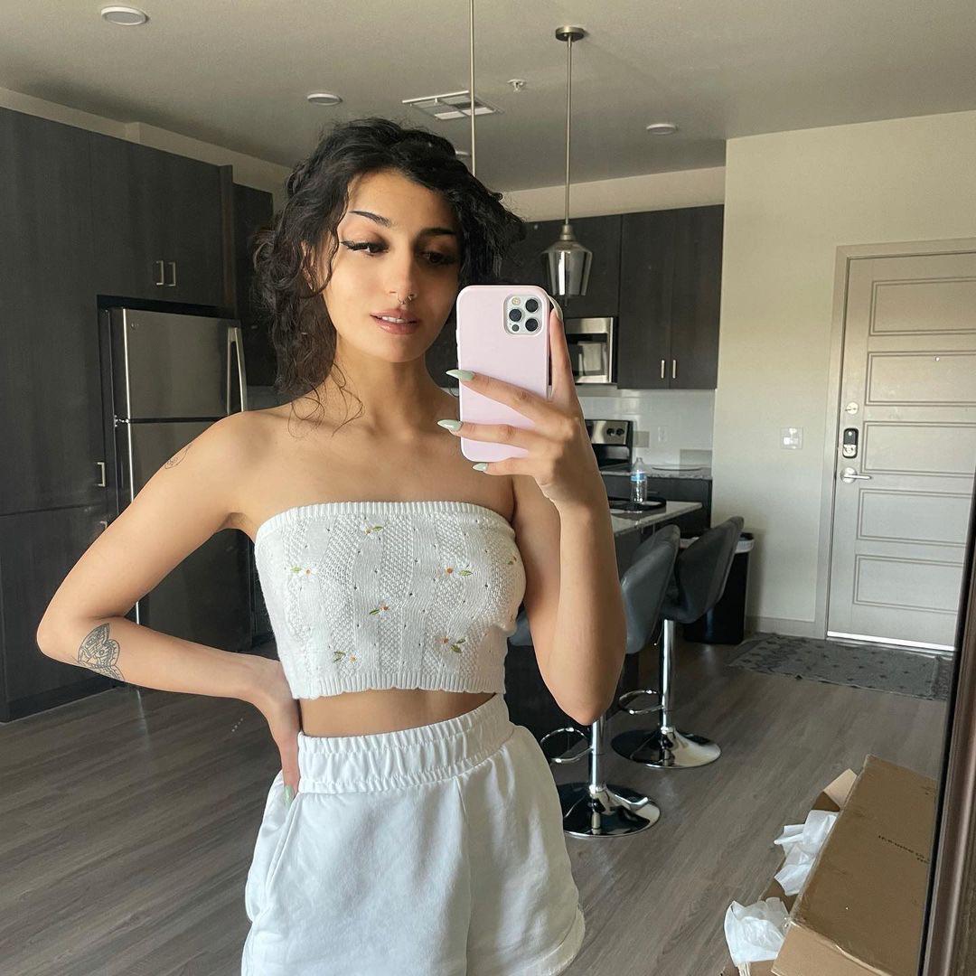 Discover more like Woffee: All white and Related Content | Scrolller