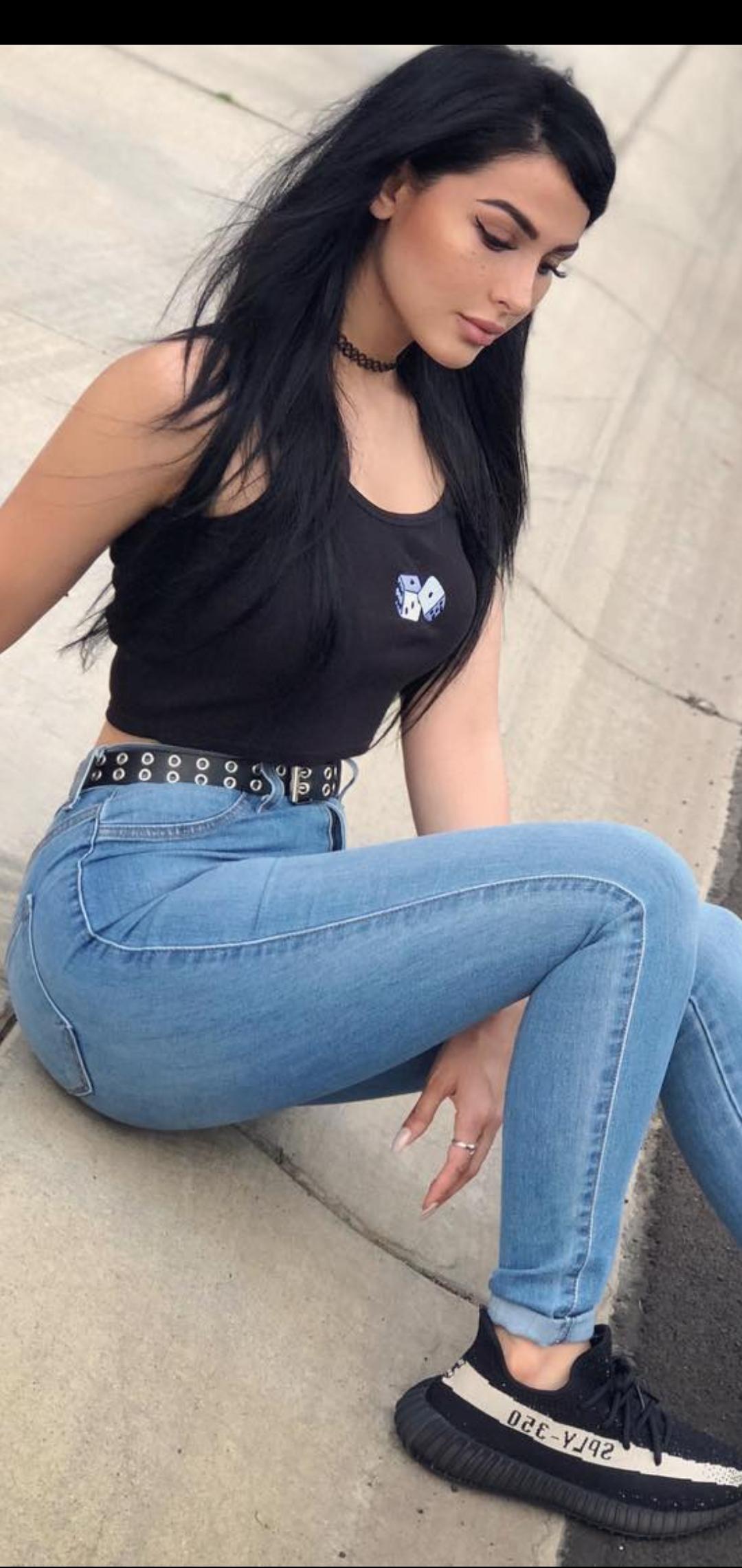 An older picture of Lia. | Scrolller