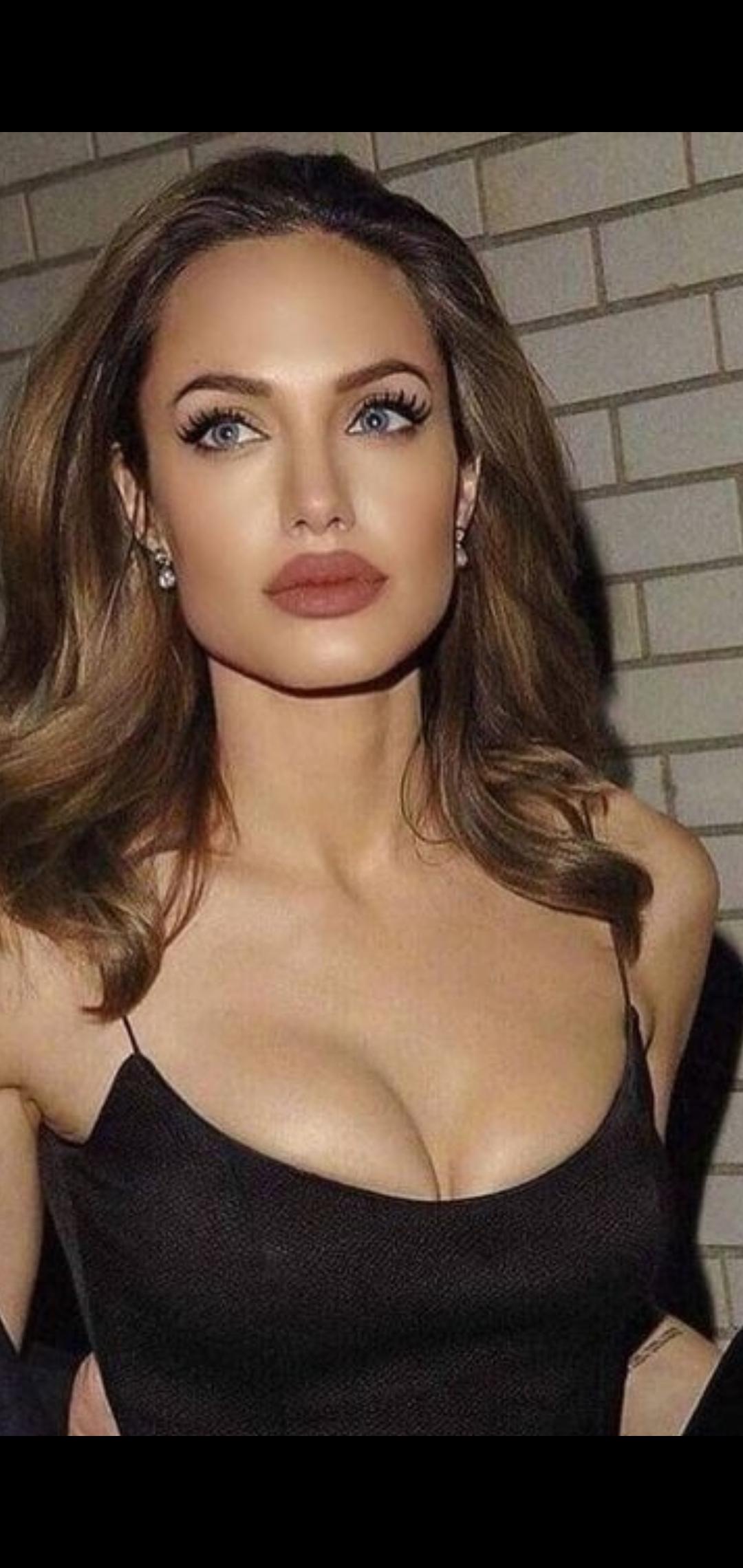 Джоли анджелина фото в купальнике
