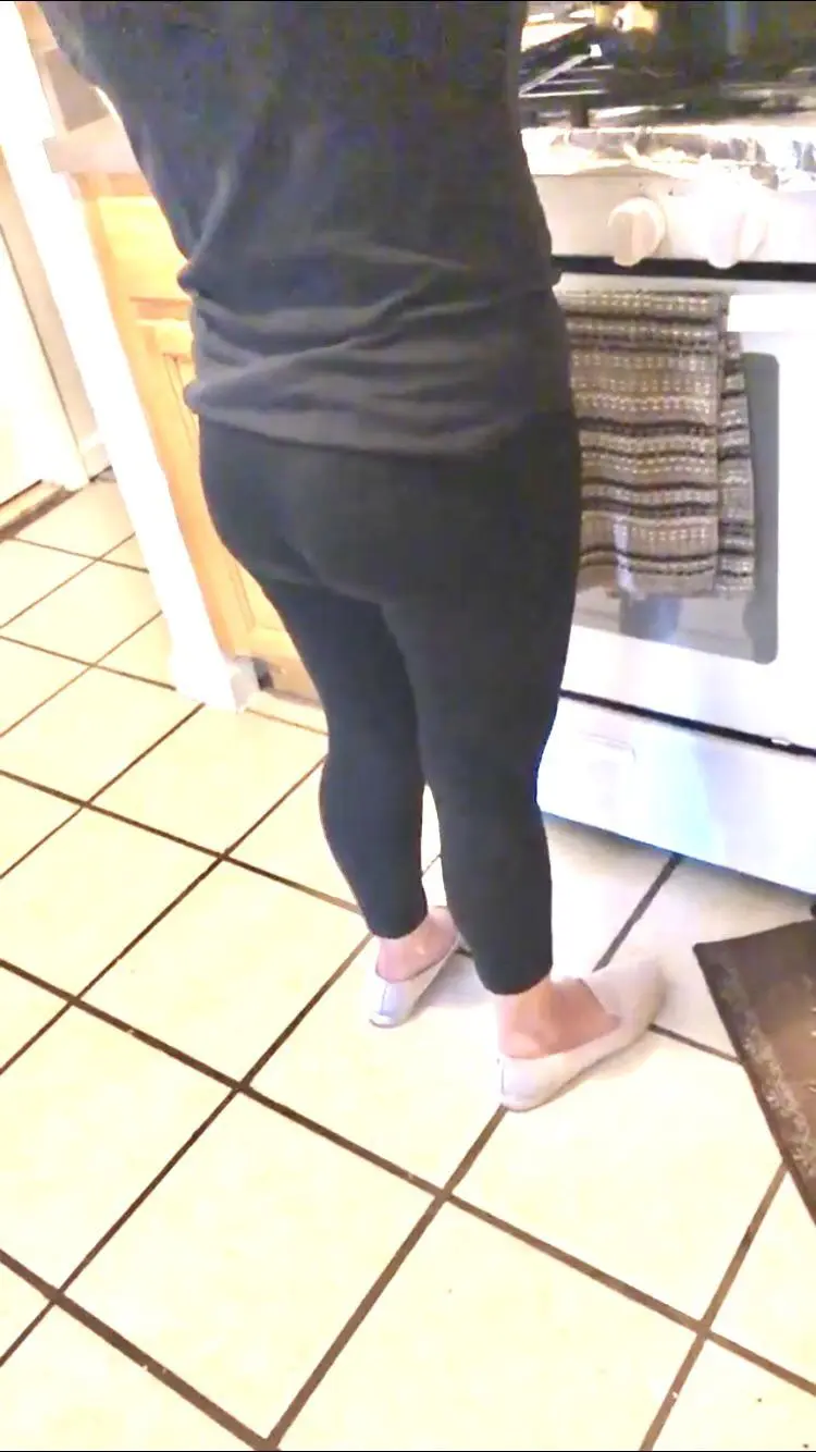 Upvote If You Would Fuck My Moms Fat Ass Scrolller