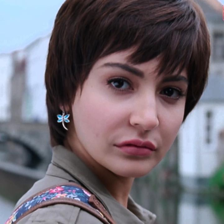 Anushka Sharma Her Duck Lips Scrolller