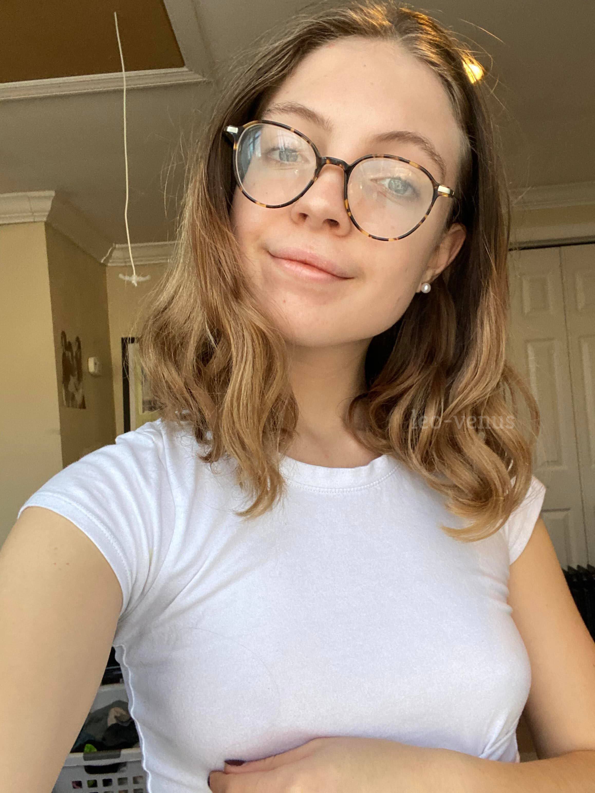 Anyone Like Girls With Glasses Scrolller 1202