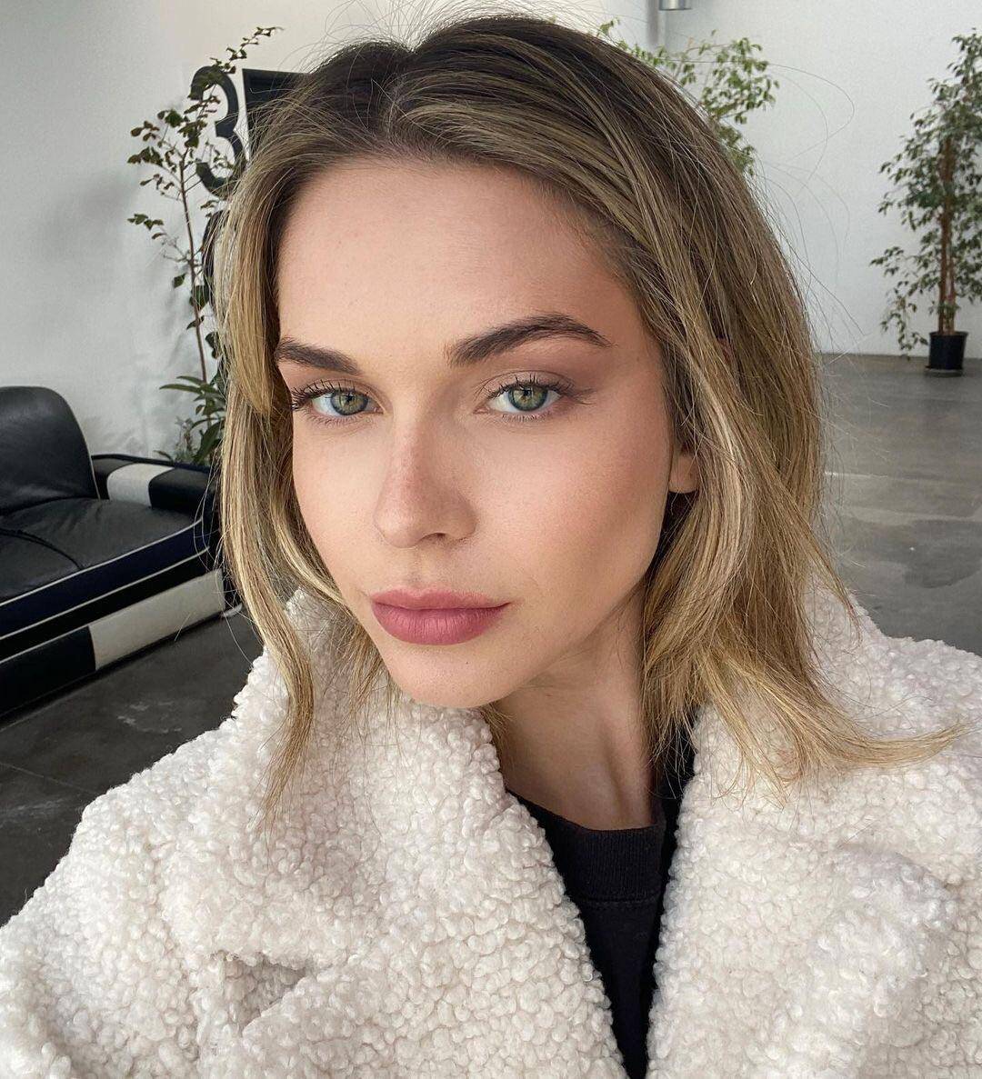 Ashley Thompson | Scrolller