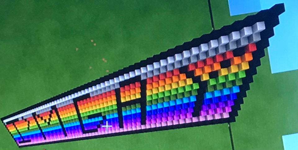Average redditor uses shitty minecraft build to come out to their ...