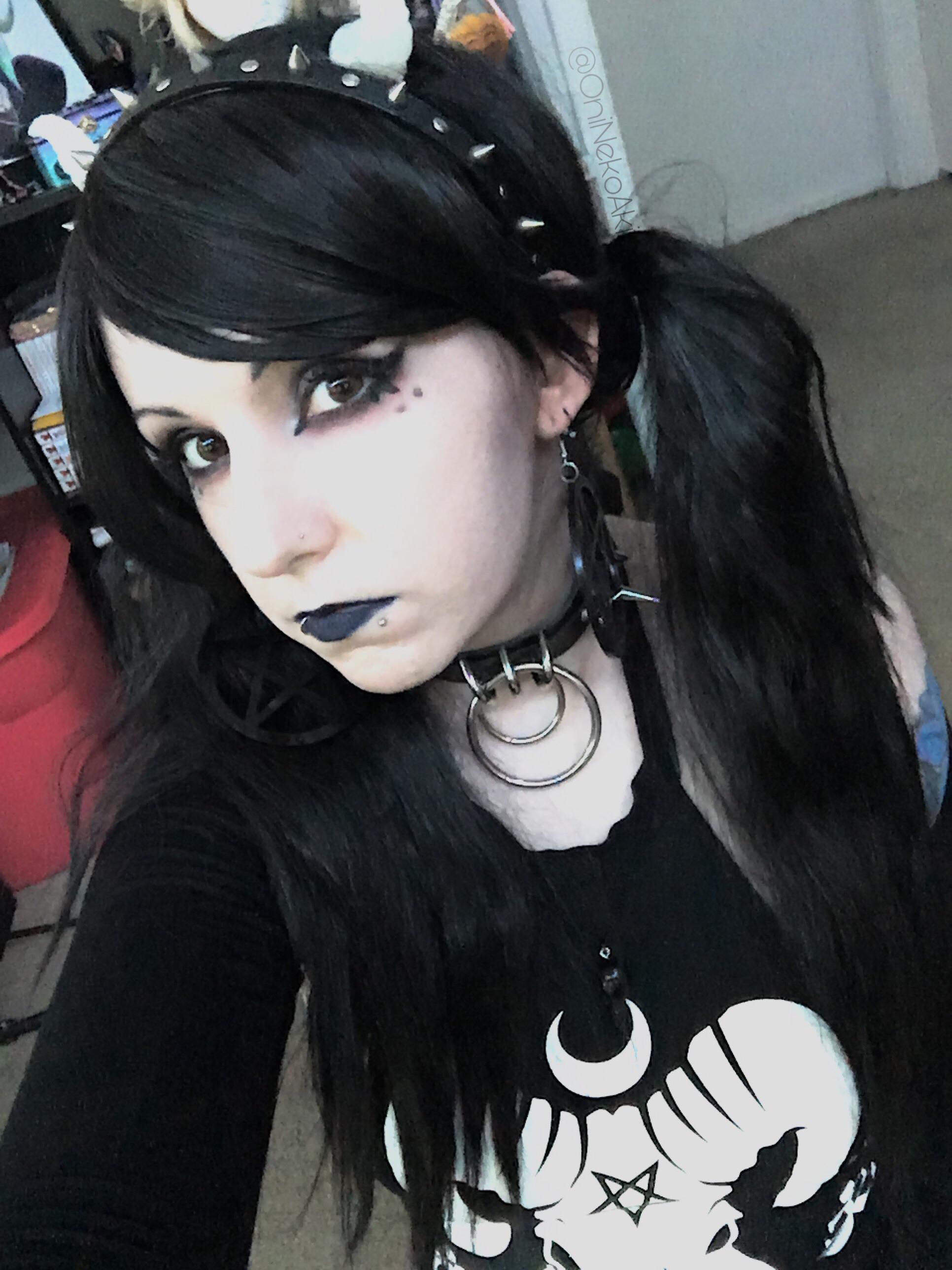 Average tiddy goth gf TM 🖤 | Scrolller