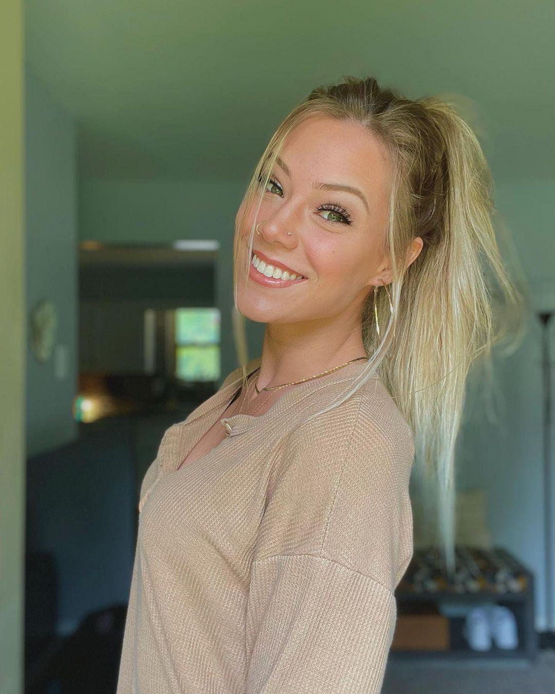 Avery Cristy Scrolller