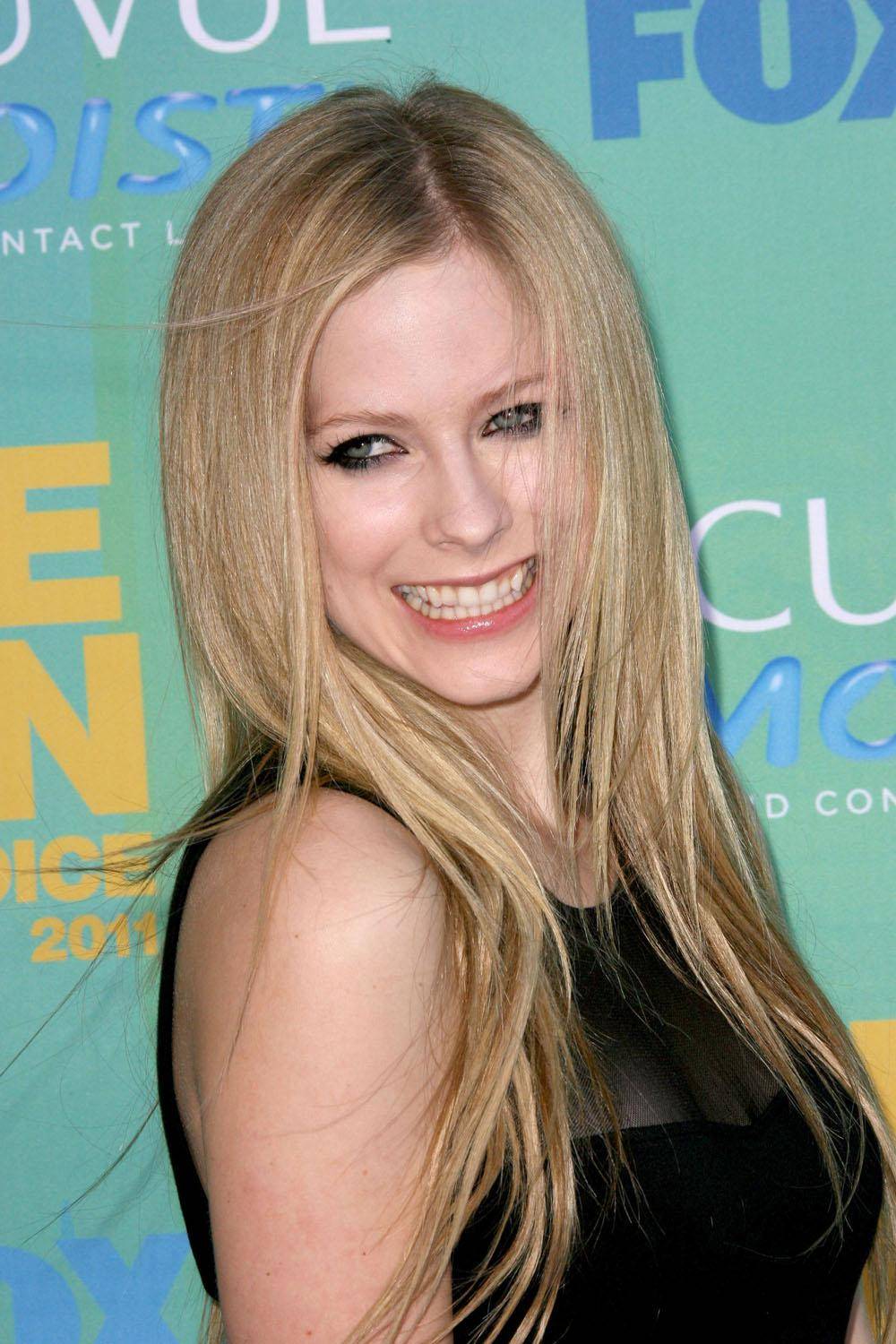 Avril Lavigne | Scrolller