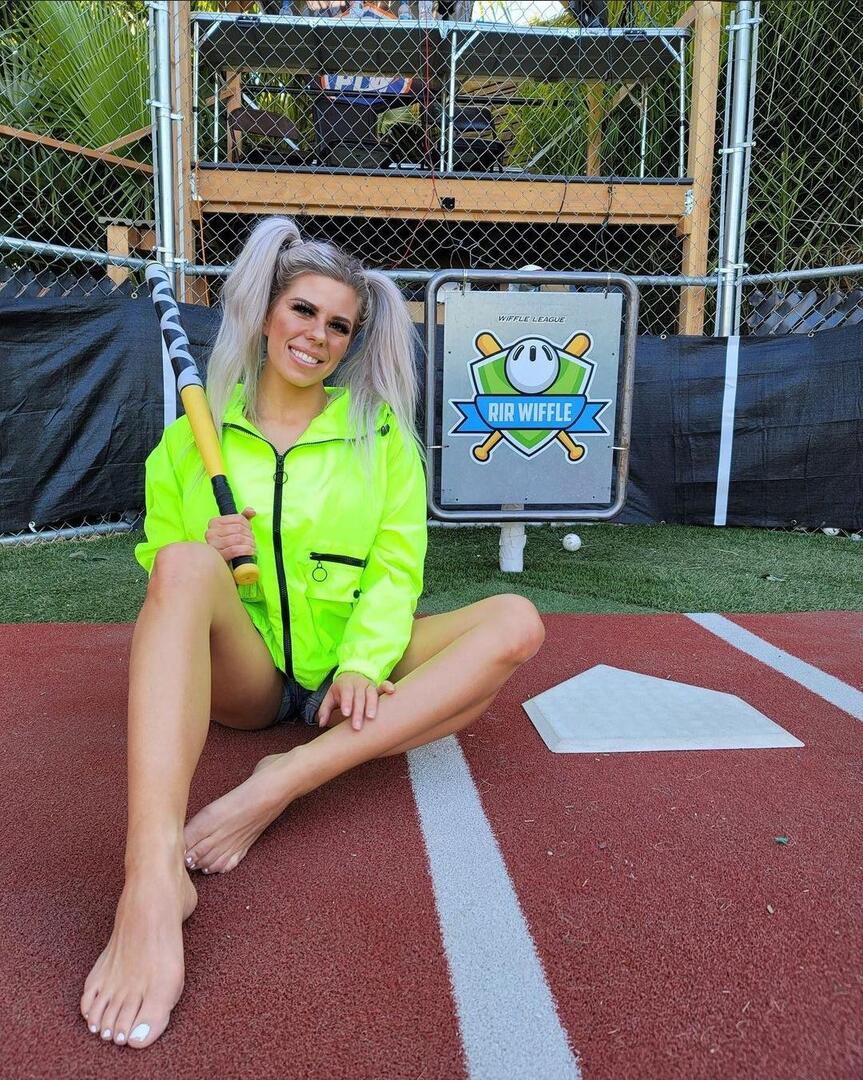 Barbi Hayden | Scrolller