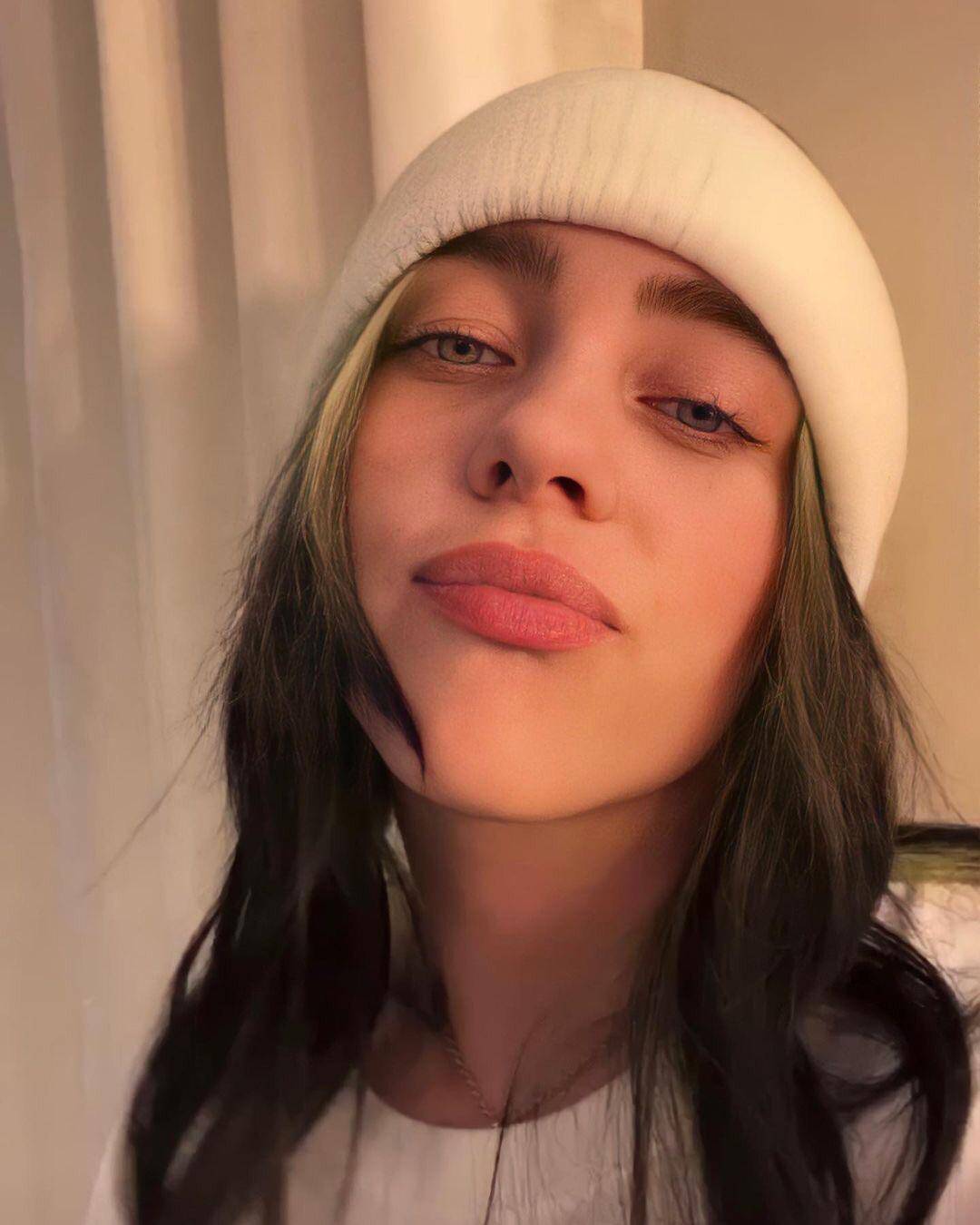 Billie Eilish has some wonderful lips! | Scrolller