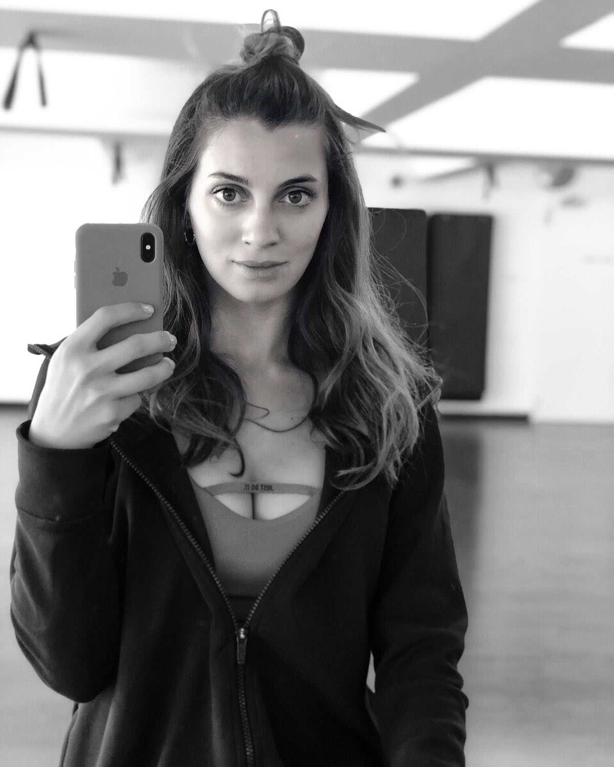  Black and white selfie | Scrolller
