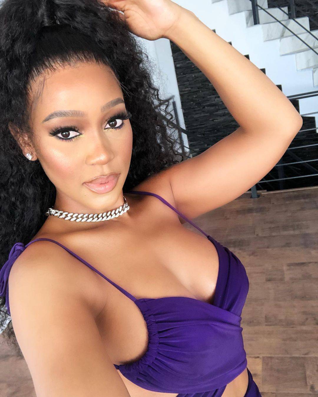 Buhle Samuels Scrolller