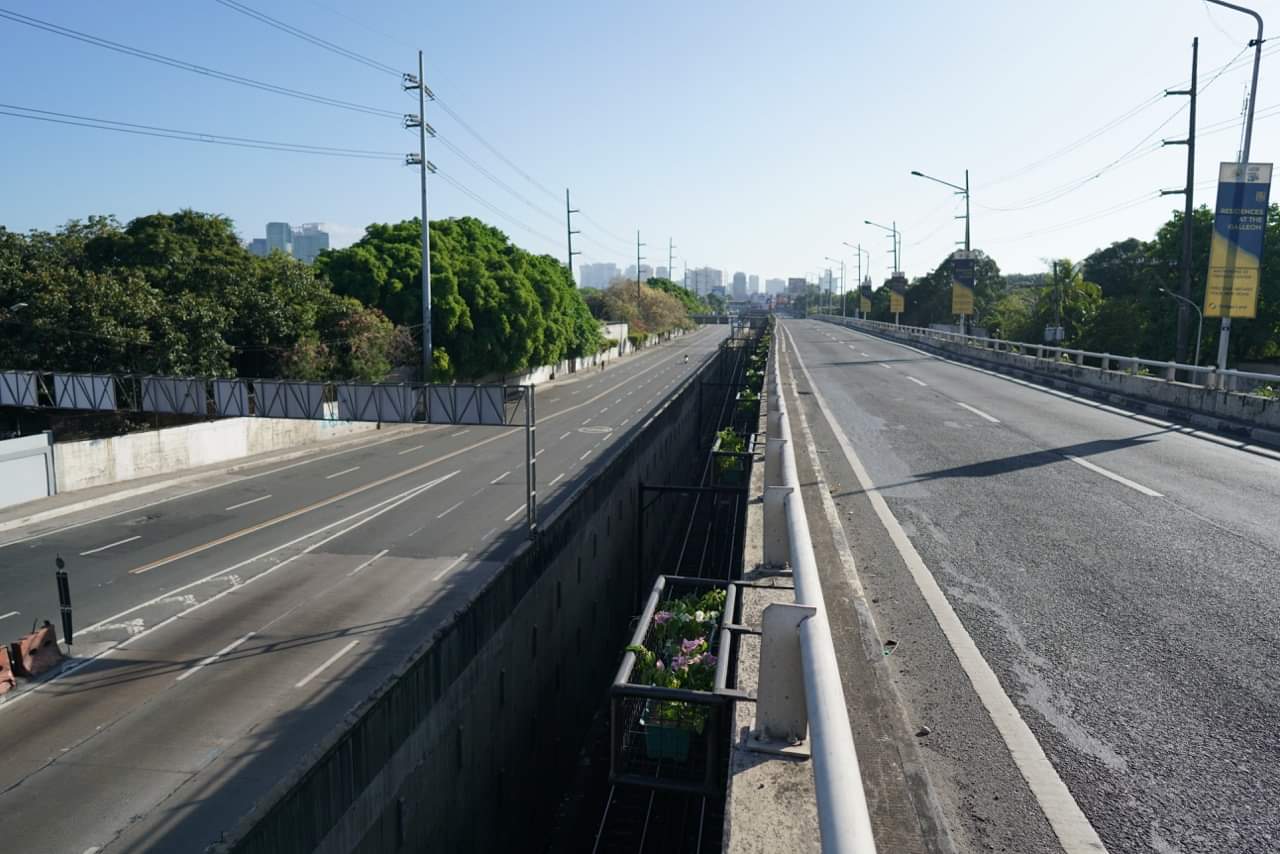 Busiest Avenue In Metro Manila Before The Shutdown. | Scrolller